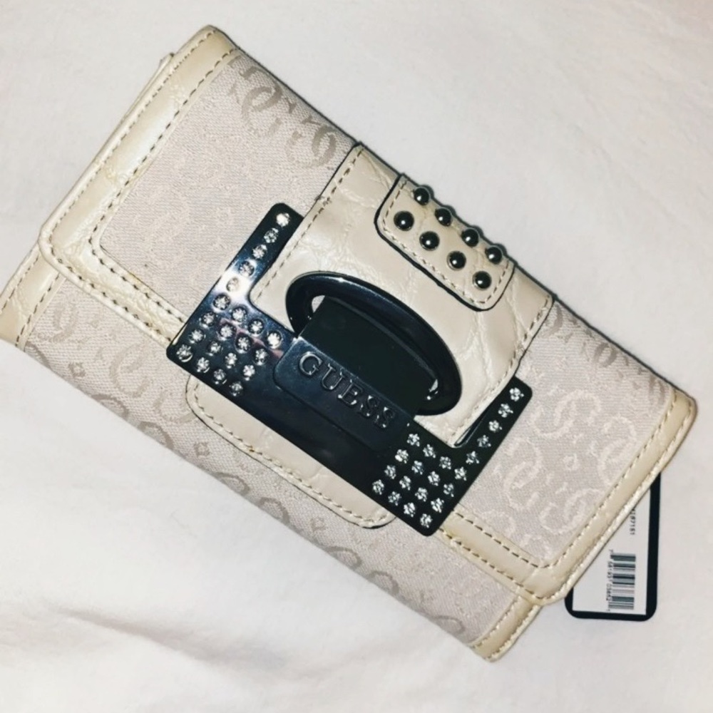 BRAND NEW WITH TAGS Guess Wallet